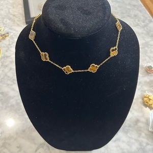 Tiger eye and yellow gold 10 motif necklace